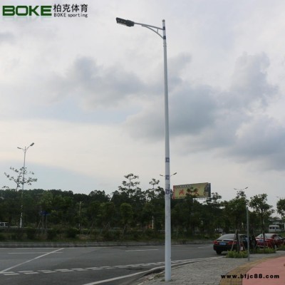 戶外庭院太陽(yáng)能燈燈桿 8米專(zhuān)業(yè)球場(chǎng)一拖三照明燈桿 鍍鋅led燈燈桿 燈桿生產(chǎn)廠家 柏克廠家直銷(xiāo)