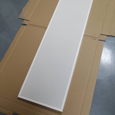 300*1200集成吊頂金屬鋁扣板 長條形沖孔白色0.8厚歐佰鋁扣板