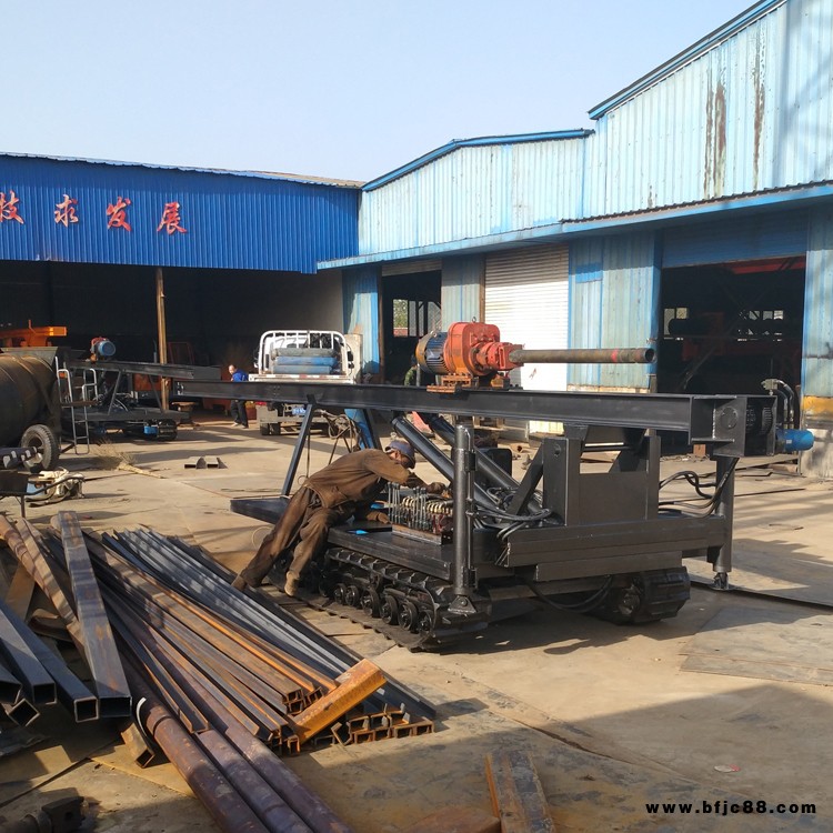 光伏鉆機 太陽能光伏發(fā)電旋挖鉆機 一臺 價格及圖片 生產(chǎn)廠家 山東濟寧越河機械 NT-G300Z
