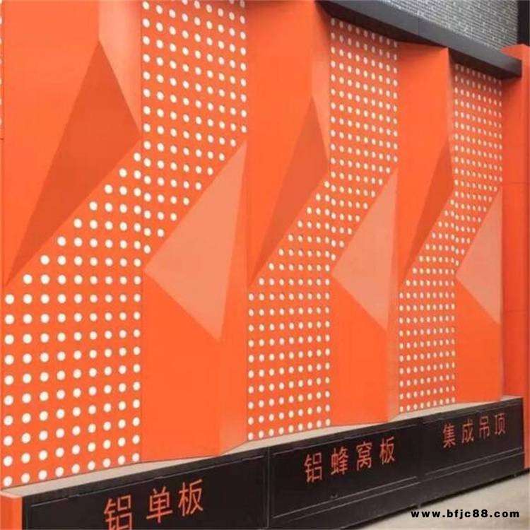 不銹鋼鏤空雕刻屏風(fēng)、雕花鏤空隔斷、辦公室隔斷、金屬鏤空花格廠家