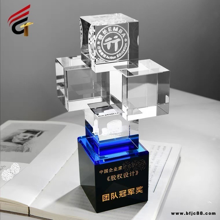 合肥創(chuàng)意實木新款獎杯獎牌定制 水晶木質(zhì)刻字榮譽(yù)員工獎杯制作 昌泰工藝