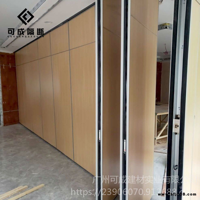 酒店活動(dòng)隔斷墻可移動(dòng)折疊隔斷無地軌折疊屏風(fēng)折疊門板可移動(dòng)隔音墻