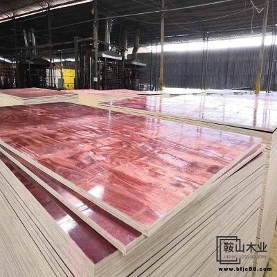 高層模板廠家建筑剛模板大芯板和膠合板的區(qū)別耐高壓廣西建筑覆膜板