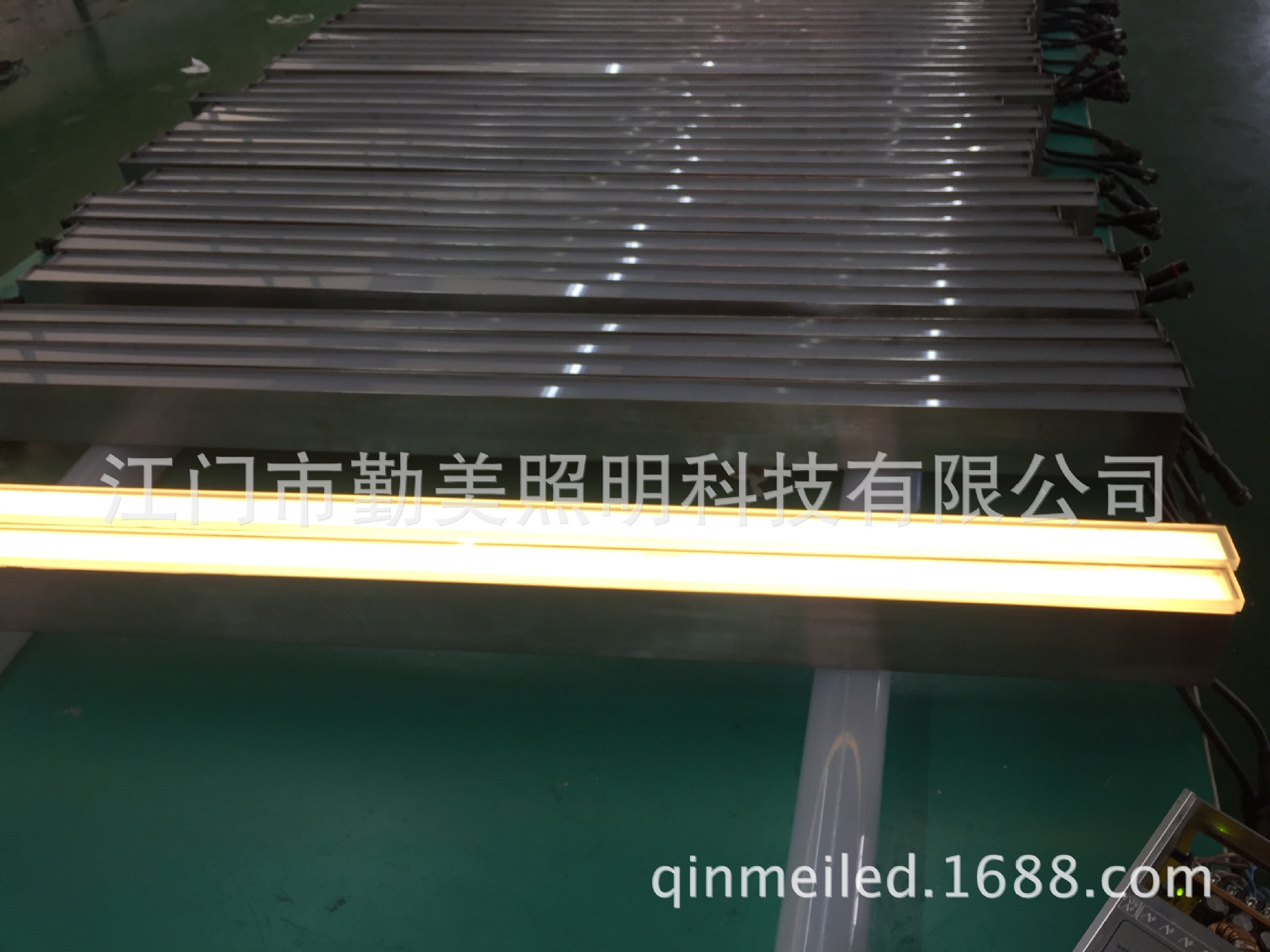 供應(yīng)1米長全不銹鋼燈體12W柔光泳池景觀照明燈/游泳池景觀燈示例圖4