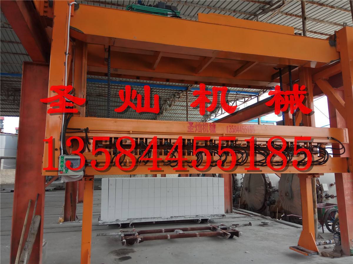 江蘇圣燦加氣混凝釜后包裝線，加氣塊成品輸送線，加氣磚自動(dòng)打包線，空翻切割機(jī)與地翻切割機(jī)對(duì)比加氣混凝土切割機(jī)江蘇加氣磚生產(chǎn)示例圖8