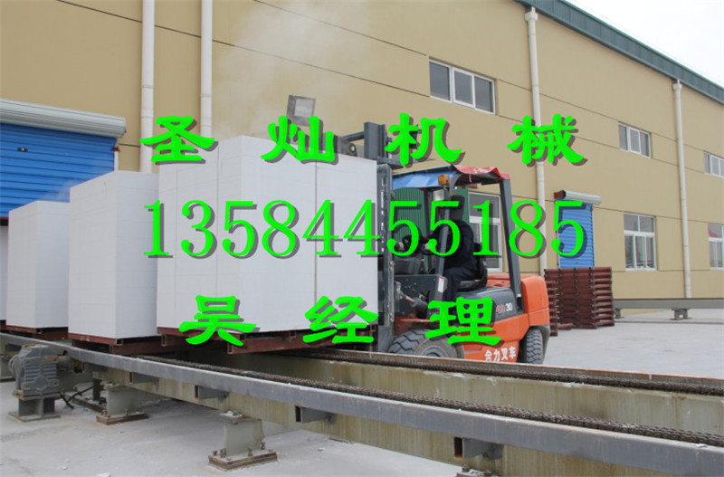 江蘇圣燦加氣混凝釜后包裝線，加氣塊成品輸送線，加氣磚自動(dòng)打包線，空翻切割機(jī)與地翻切割機(jī)對(duì)比加氣混凝土切割機(jī)江蘇加氣磚生產(chǎn)示例圖2