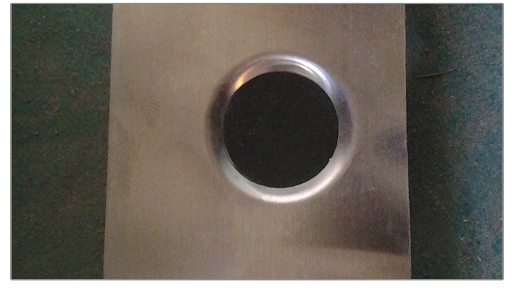 防盜門沖孔機(jī) 液壓沖孔機(jī) 防盜門門鎖沖孔機(jī)示例圖8