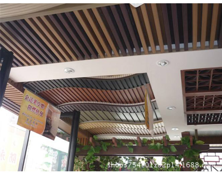 廠家供應吊頂木紋鋁方通室內集成吊頂鋁扣板天花新型環保裝飾材料示例圖16