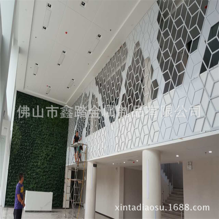 佛山仿舊不銹鋼鏤空屏風隔斷廠家示例圖12