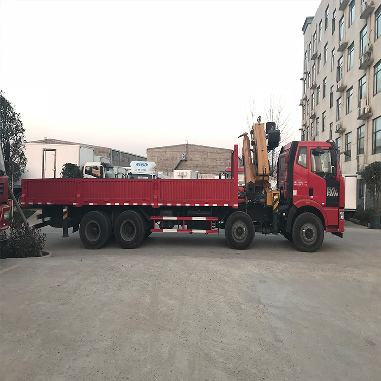 東風(fēng)T5新飛工8噸隨車吊 藍(lán)牌徐工隨車吊價(jià)格 神百 可來廠觀看