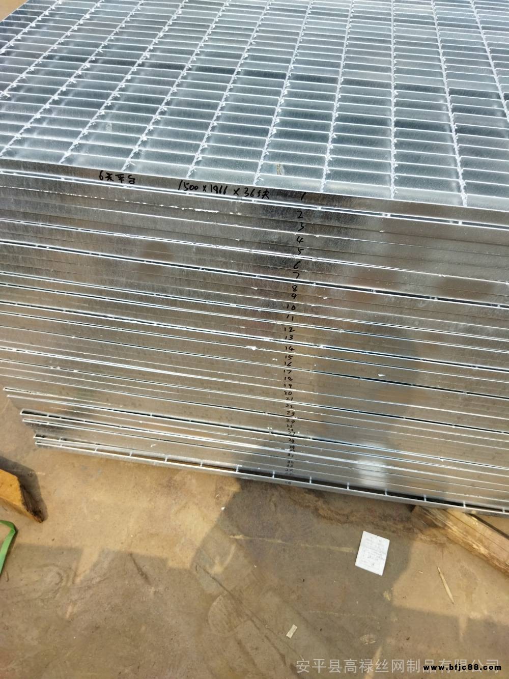 鍍鋅格柵踏網930*1000 ，30mm厚，網孔40*100 ，厚4鍍鋅格柵踏網|鍍鋅格柵
