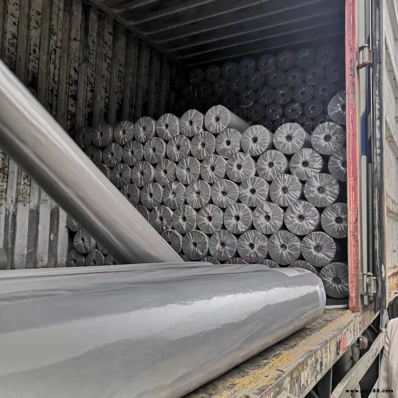 阻燃防水透氣膜建筑鋼構(gòu)幕墻防水透氣膜呼吸紙防水透氣膜廠家