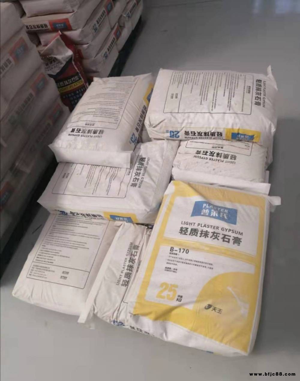 普萊氏章丘輕質抹灰石膏廠-輕質抹灰石膏涂布率高#輕質抹灰石膏性能穩定**