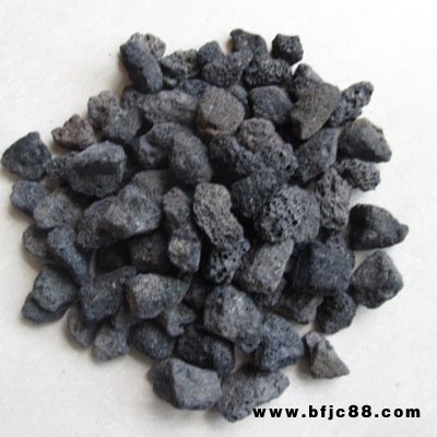 火山巖景觀石具有顆粒飽滿，空隙發(fā)達(dá)，強(qiáng)度高等
