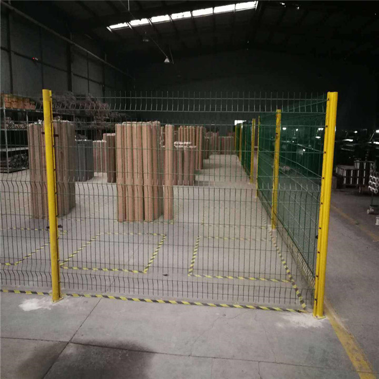  焊接防護(hù)網(wǎng) 桃型柱公路護(hù)欄網(wǎng) 桃型柱圍欄網(wǎng)現(xiàn)貨供應(yīng)