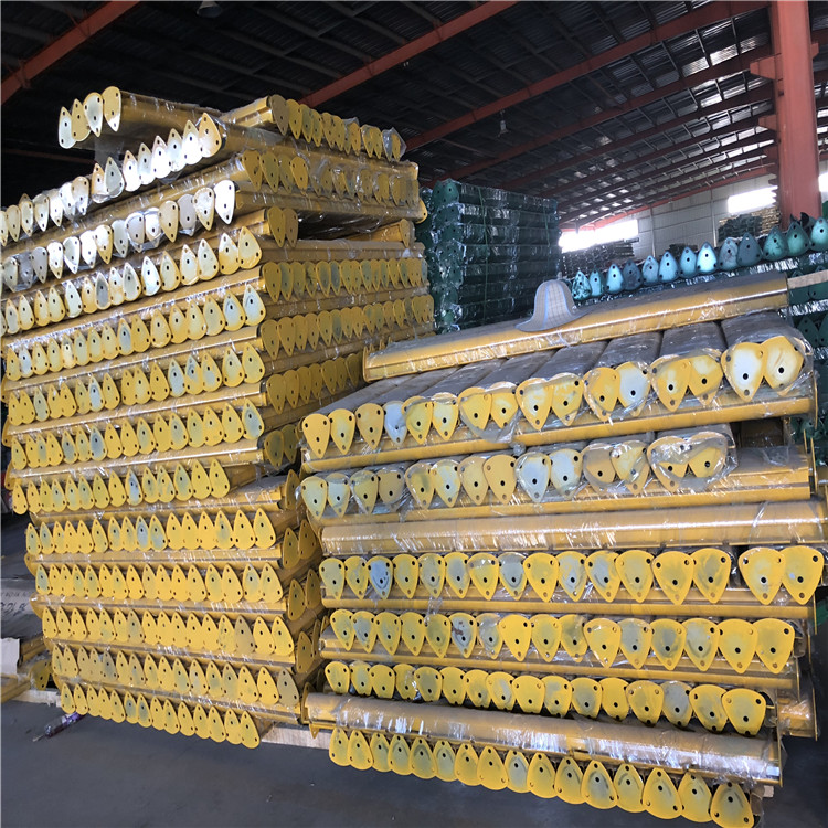  焊接防護(hù)網(wǎng) 桃型柱公路護(hù)欄網(wǎng) 桃型柱圍欄網(wǎng)現(xiàn)貨供應(yīng)